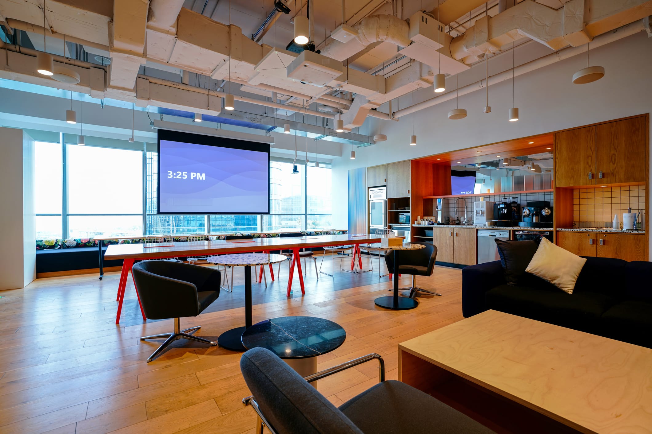 Right Video & Display Technologies for Town Hall Meetings